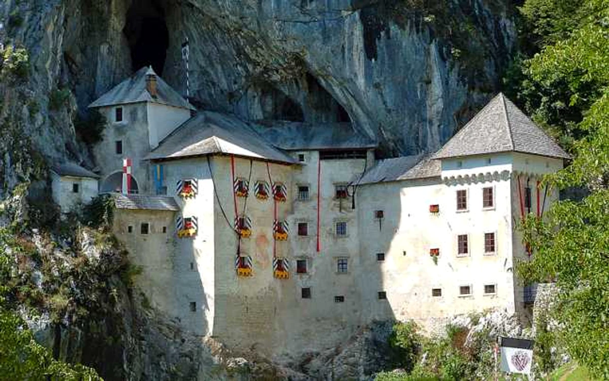 Castelul Predjama 
