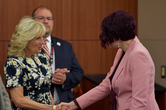 Prima doamnă Jill Biden şi consilierul de stat Mădălina Turza Foto Gov.ro