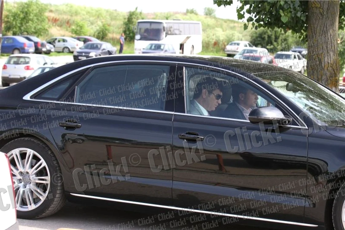 Cristi Borcea, în vizită la naşul său, Gigi Becali, închis la Jilava. (Foto: Cezar Preda)