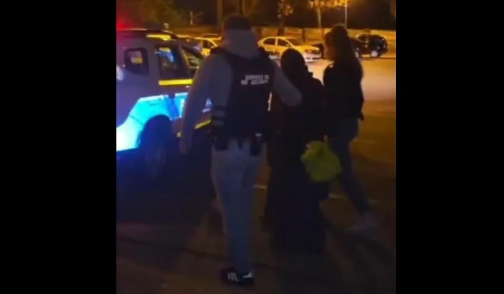 „Vrăjitoare” prinsă în flagrant, după ce ar fi luat 25.000 de euro de la o femeie pentru „ritualuri spirituale, dezlegări și farmece”