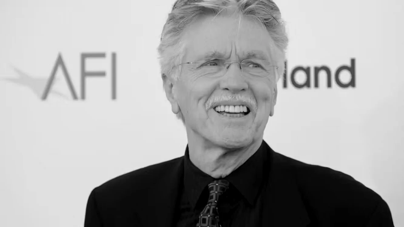 A murit Tom Skerritt.