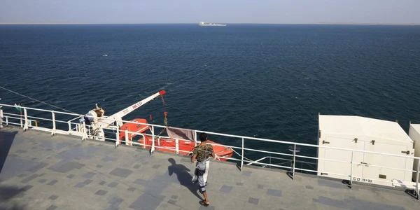 Rebel houthi pe vasul comercial Galaxy Leader FOTO EPA EFE jpg