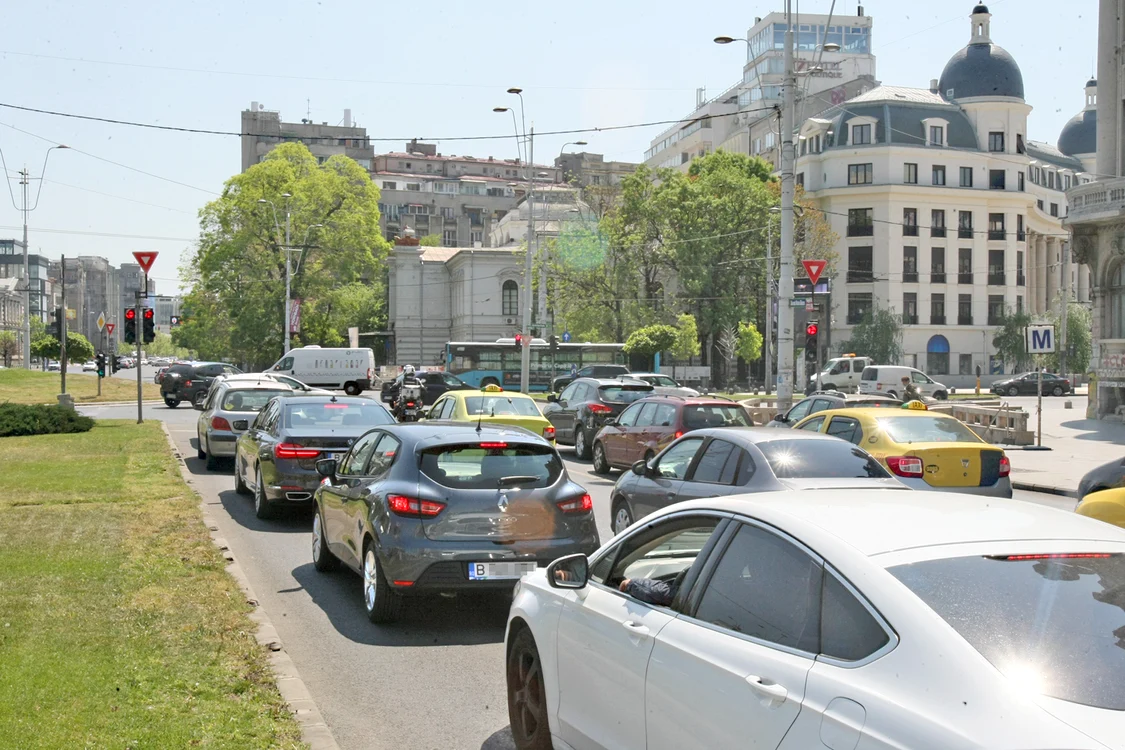 În oraș s-au format cozi la  semafor ca într-o zi normală 