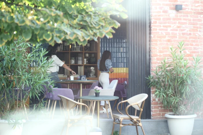 Nicole Cherry a ieşit în oraş cu o prietenă