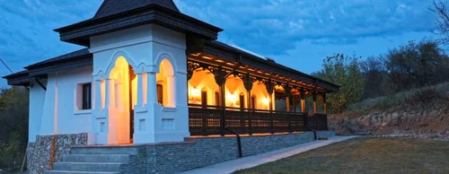 „Căsuţa căluşarilor” - un vechi conac boieresc de peste 150 de ani restaurat şi inclus într-un resort tradiţional de lux din Măciuca - Vâcea Foto forestspa ro