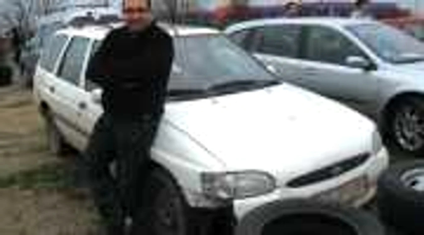 Daniel Gligor vinde un Ford Escort vechi