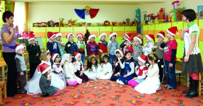 Părinţii au văzut serbările copiilor doar în poze
