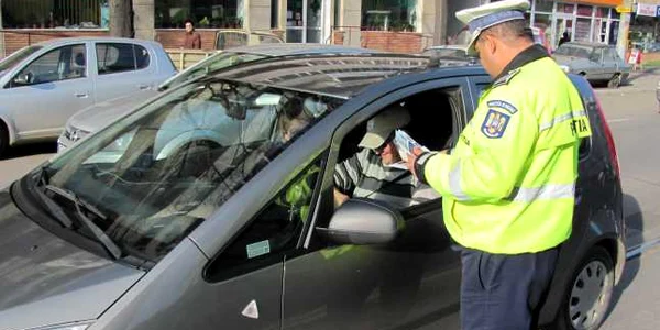 Poliţistul lucra la Rutieră