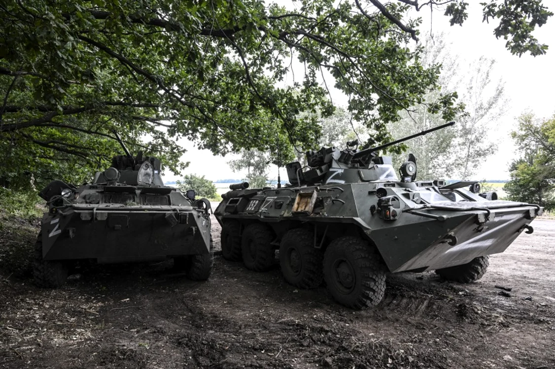 Tancuri rusesti BTR-80 abandonate in Harkov FOTO AFP