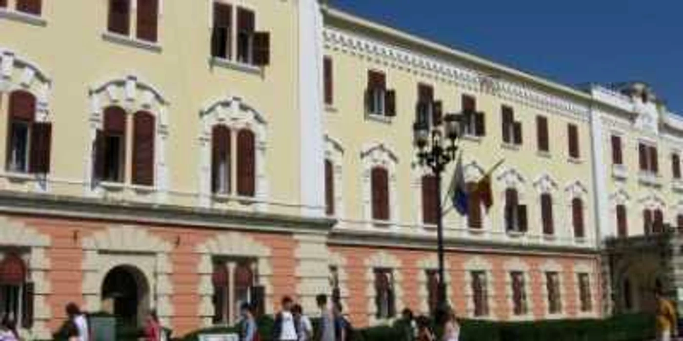 Alba Iulia:Pontul zilei - Expoziţie de publicaţii la Muzeul Unirii