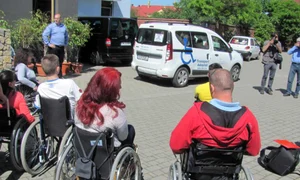 Taxi pentru persoanele cu dizabilităţi FOTO Ştefan Both