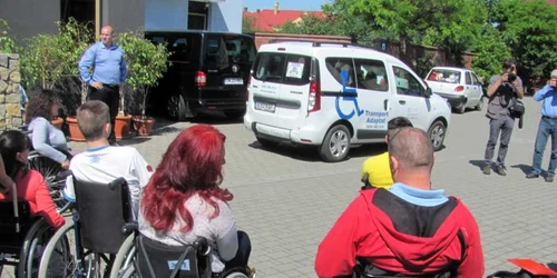 Taxi pentru persoanele cu dizabilităţi FOTO Ştefan Both