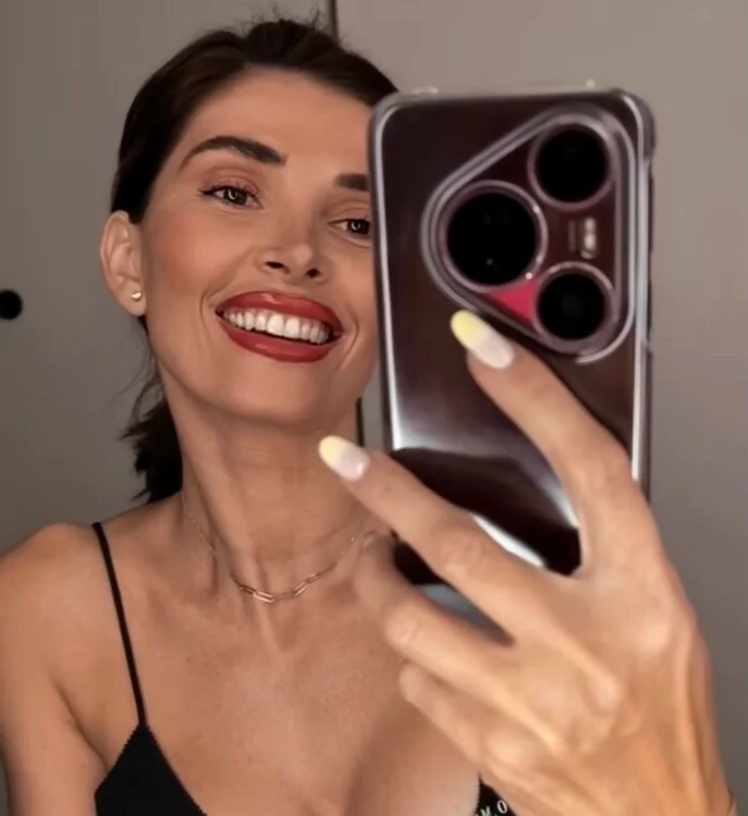 Alina Pușcaș adoră să-și facă selfie foto: Instagram 