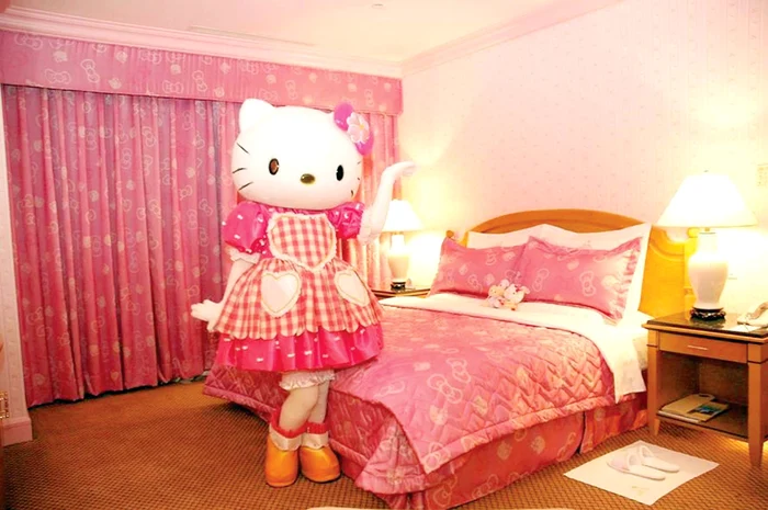 Japonia. Dacă ajungi în patul lui Hello Kitty, trebuie să te pisiceşti „erotic”Foto: AFP