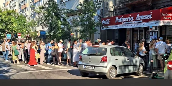 Coadă la merdenelele lui nea Mihai de la Amzei