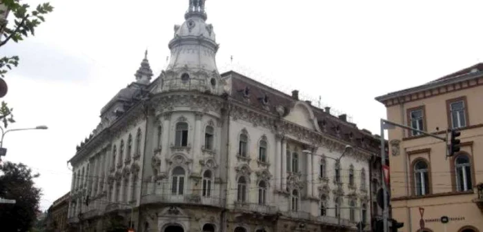 Hotelul Continental era în lăsat în paragină de mai mulţi ani. FOTO: Adevărul