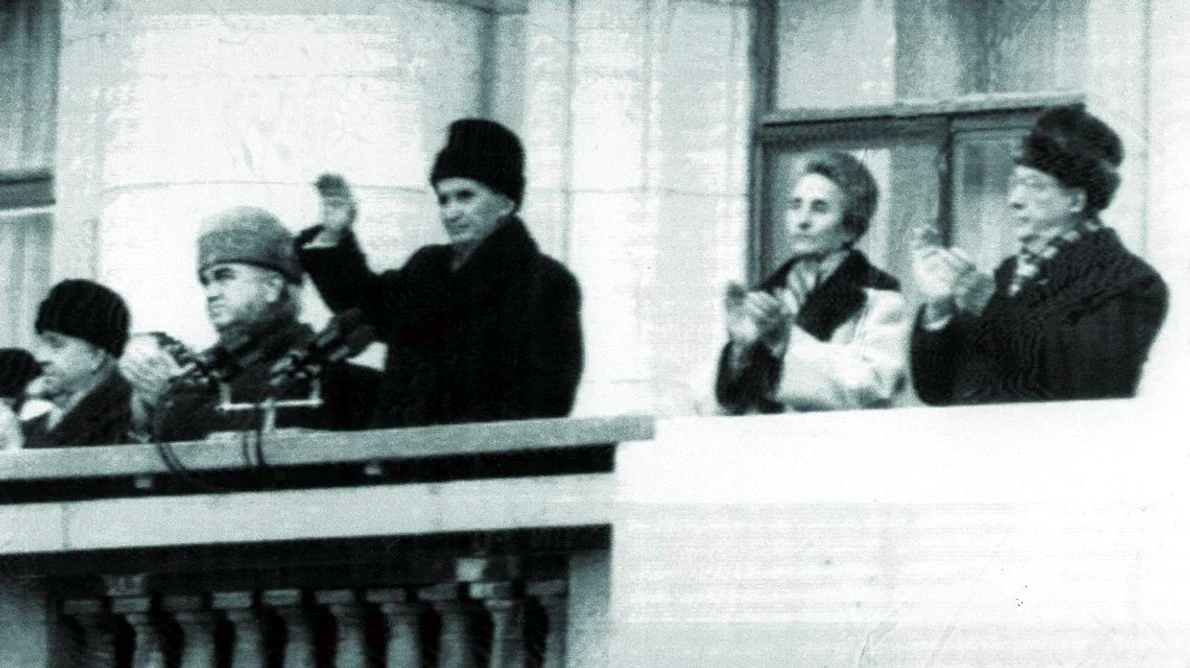 Calendar 21 decembrie: 1989 Mitingul de susținere convocat de Nicolae Ceaușescu la București a scăpat de sub control, marcând începutul sfârșitului dictaturii comuniste în România jpeg
