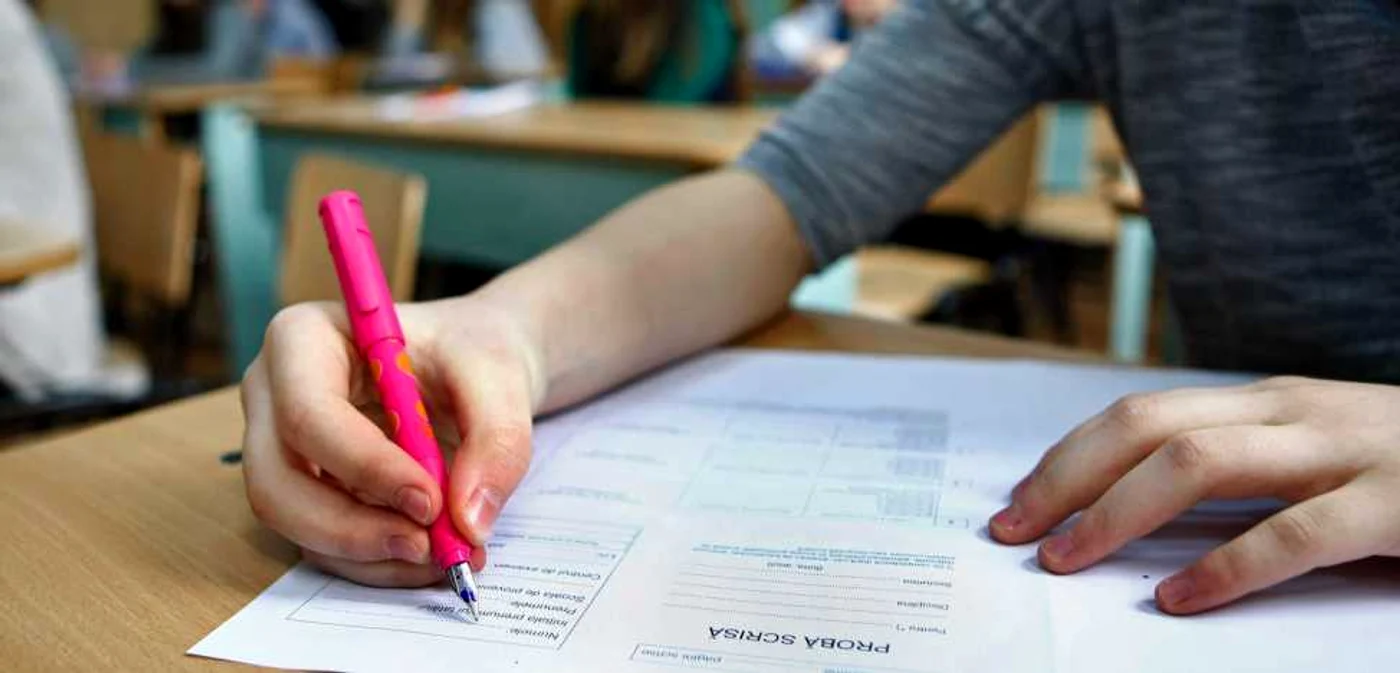 Nici proba scrisă la limba şi literatura română, din cadrul sesiunii de toamnă a examenului de Bacalaureat, nu a fost lipsită de perle FOTO Eduard Enea