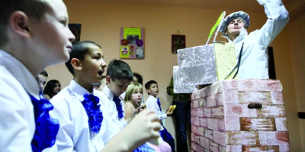 Timişoara: Bunicii au jucat teatru pentru copii de 1 Iunie
