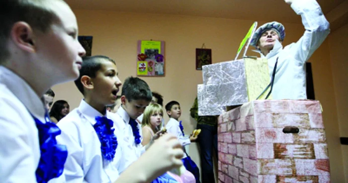 Timişoara: Bunicii au jucat teatru pentru copii de 1 Iunie