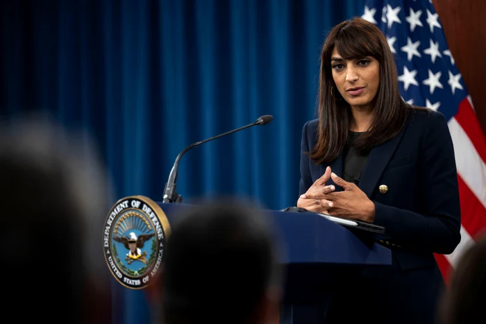 Secretara de presă adjunctă a Pentagonului Sabrina Singh la o conferinșă de presă FOTO PROFIMEDIA