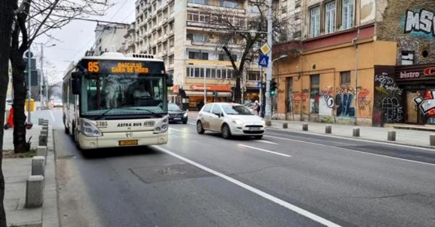 Dintre cele 86 de troleibuze ale STB, 65 au fost ieri pe traseu. Foto: captură observatornews.ro