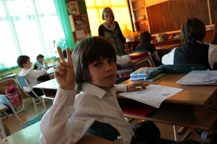 Elevii de clasa a VI-a vor fi testaţi în primăvară la comunicare, matematică şi ştiinţe FOTO Adevărul