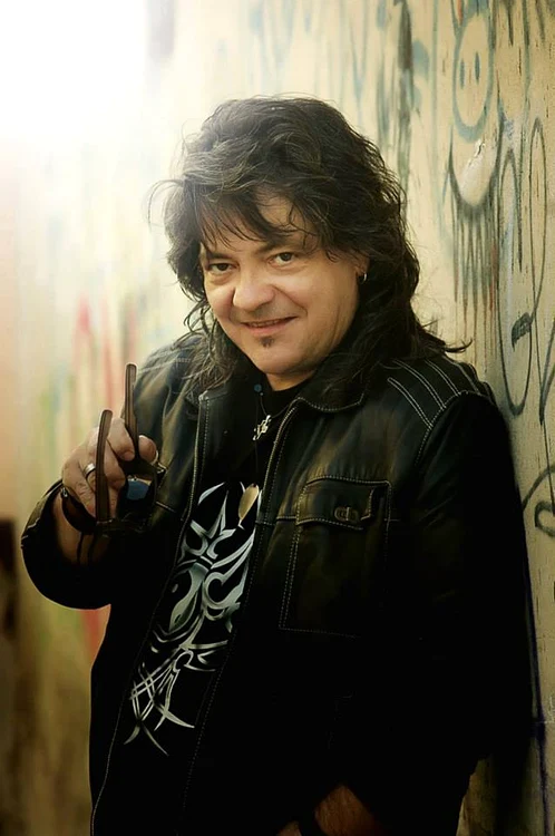 Leo Iorga s-a tuns zero din cauza efectelor pe care chimioterapia le-a avut asupra podoabei lui capilare