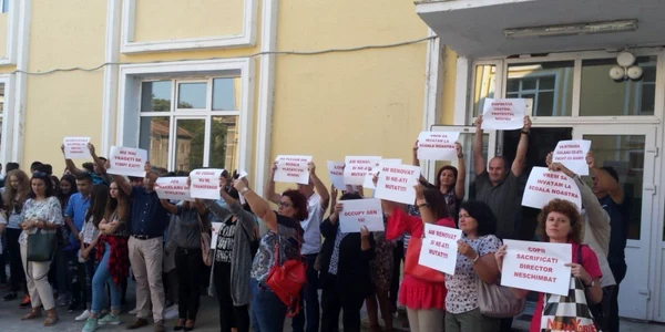 Protest la o şcoală din Timişoara