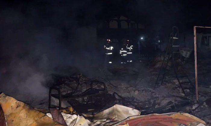 Incendiu la unitate turistică din Delta Dunării FOTO: ISU Tulcea