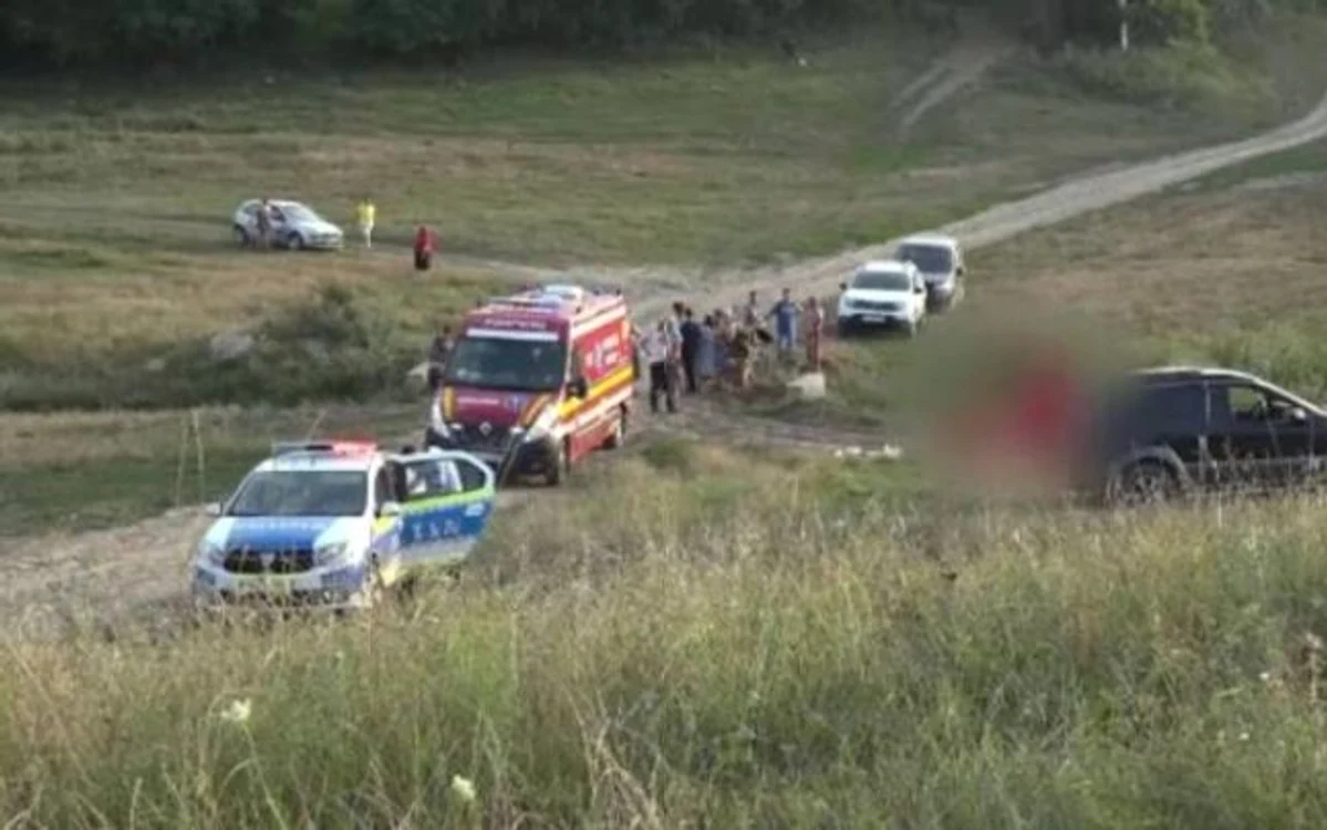 
    Un bărbat de 70 de ani și-a găsit sfârșitul în câmp, târât de cal Foto: botosaneanul.ro  