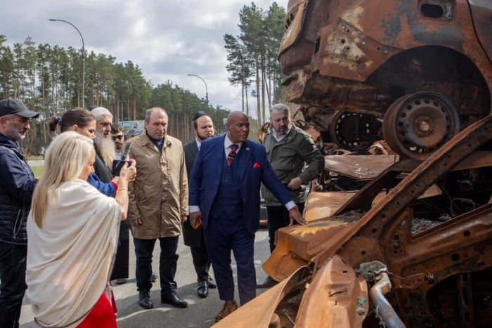 Pastorul Mark Burns a vizitat orașe eliberate de sub ocupație rusă FOTO FACEBOOK
