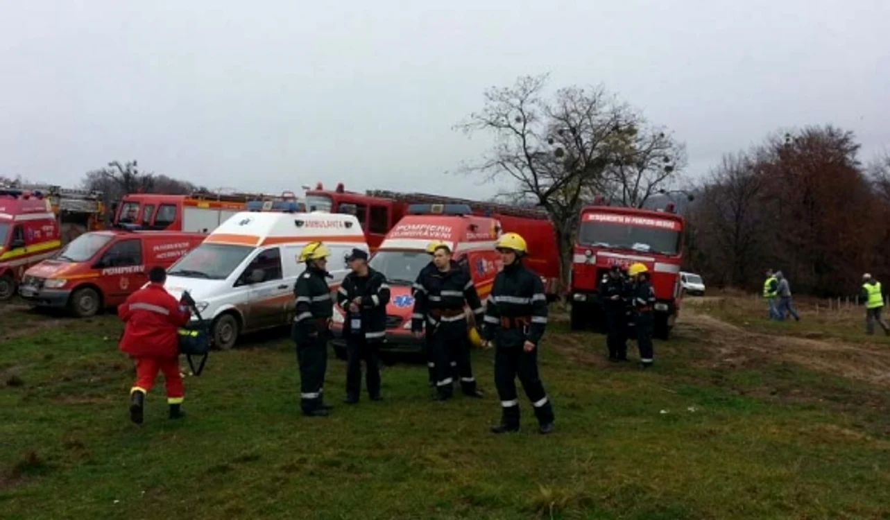 
    La faţa locului au ajuns mai multe ambulanţefoto: Click!  