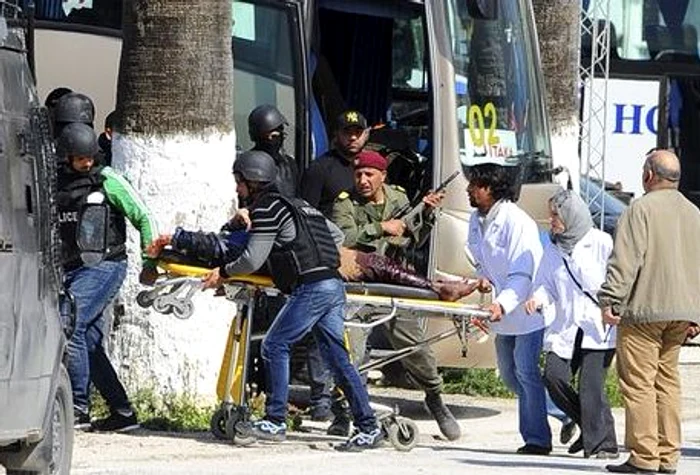 
    Douăzeci şi trei de persoane au murit în urma atentatului de la Muzeul Bardo din TunisFoto Twitter  