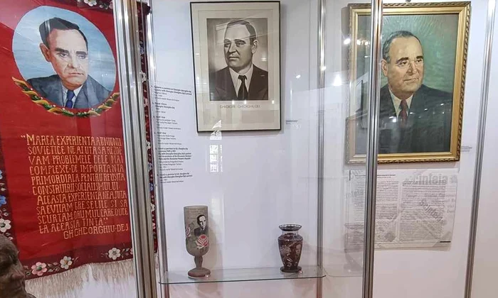 Expoziția „Între Gheorghe Gheorghiu-Dej și Nicolae Ceaușescu. Portretul comunist în colecțiile Muzeului Municipiului București”  