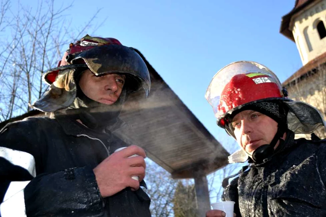 interventie incendiu arhiepiscopia sucevei si radautilor. FOTO