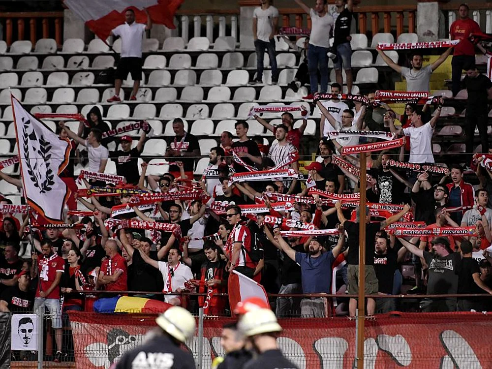 
    Suporterii lui FC Dinamo amenință FRF și LPF cu Tribunalul de Arbitraj SportivFoto: sportpictures.eu  