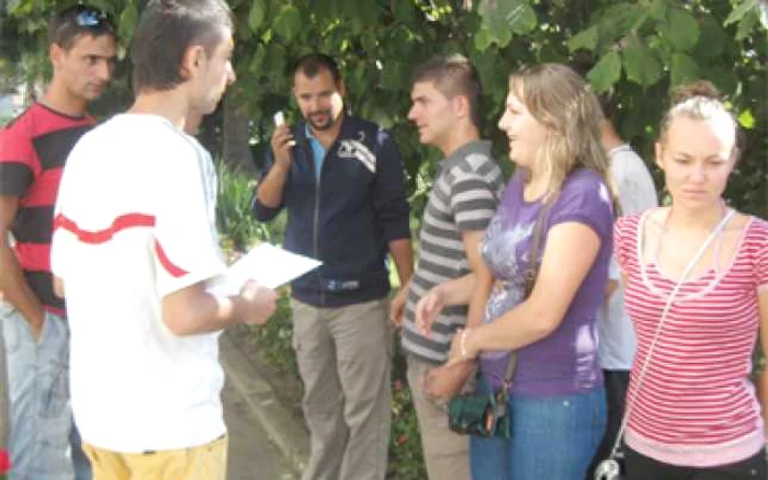 Studenţii orfani riscă să piardă anul