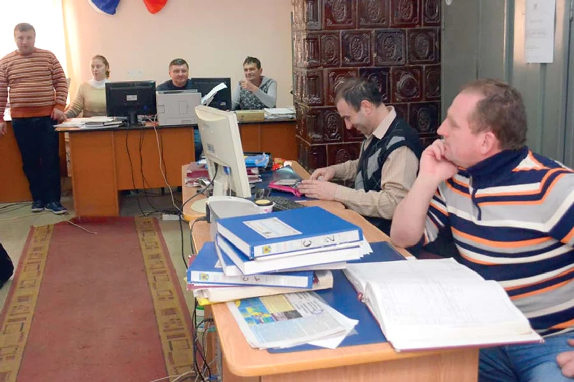 În biroul primarului a mai rămas şi acum gresia de pe vremea când încăperea era toaletă