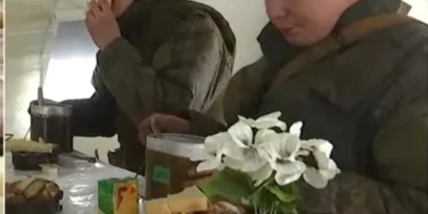 Imagini de propaganda  cu o brutărie pe front