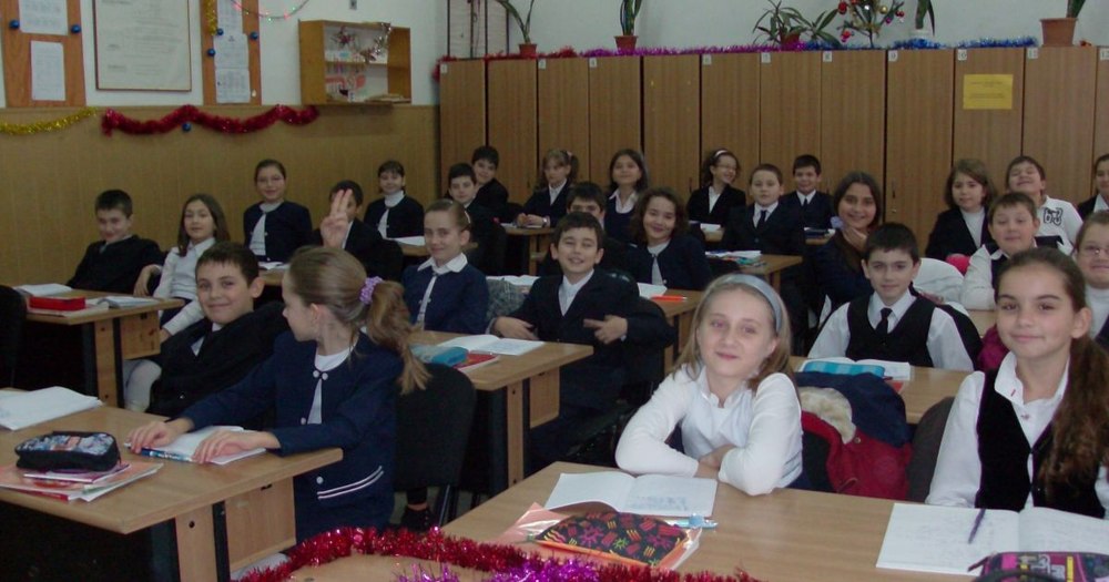 Școala începe în haos: elevii nu știu ce examene îi așteaptă, profesorii nu au manuale și ghiduri