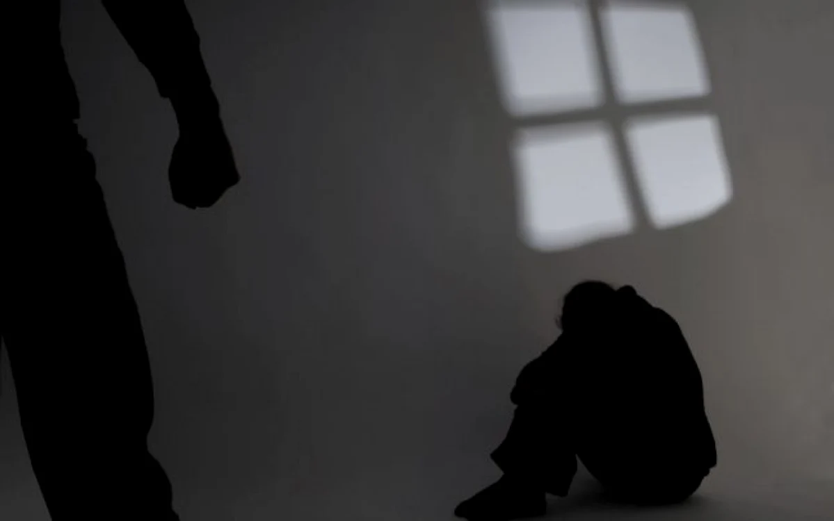 Femeia a fost bătută, iar soţul trimis în judecată. Foto arhivă