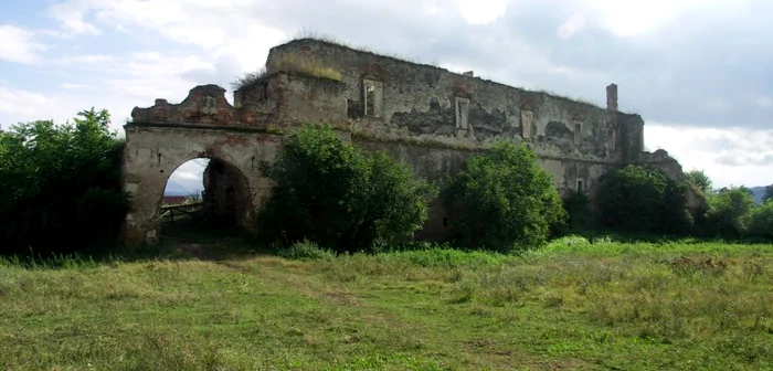 Ruinele castelului Martinuzzi din Vinţu de Jos