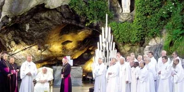 O italiancă vindecată miraculos de infirmitate într-un izvor sfânt