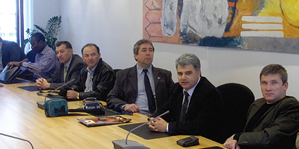 Sătui de greve, liderii sindicali au conceput proiecte care pot aduce bani oraşului