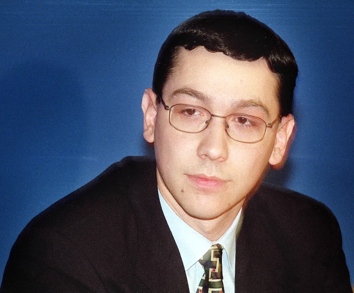 Victor Ponta a fost șeful Corpului de Control al Guvernului condus de Adrian Năstase (2001)