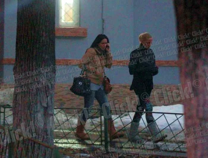 Prietenele ei, Cristina şi Antoaneta, au fost alături de Simona Traşcă, la spital.