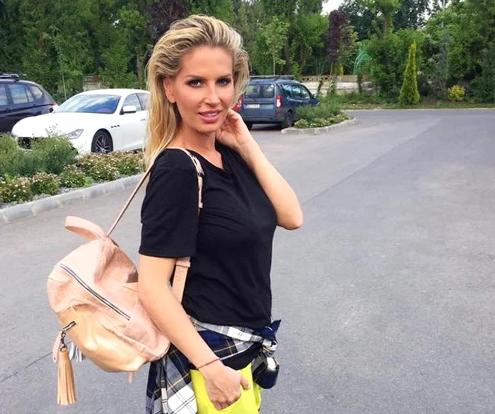 
    Andreea și-a arătat burtica la tvFoto: captură video Teo Show  