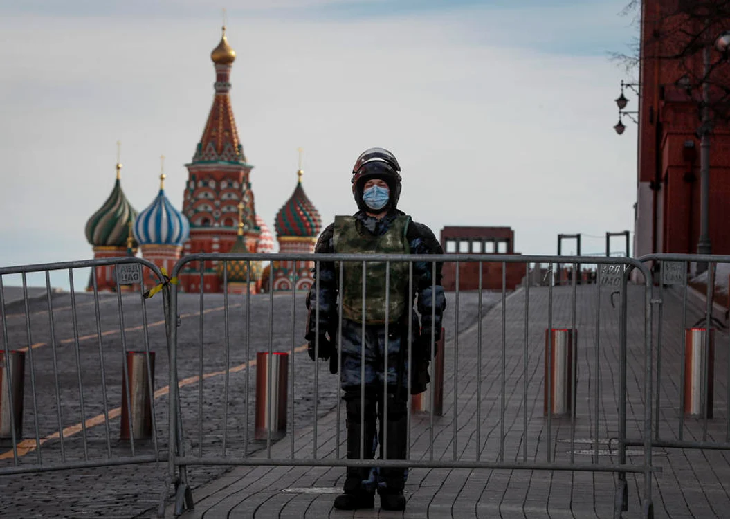 Soldat rus în Piața Roșie Foto: EPA/EFE