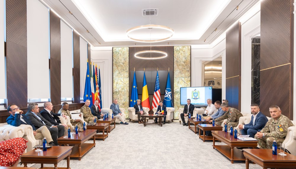 Nicușor Dan i-a primit pe congresmenii americani la Baza Mihail Kogălniceanu. Președintele a luat masa alături de militari